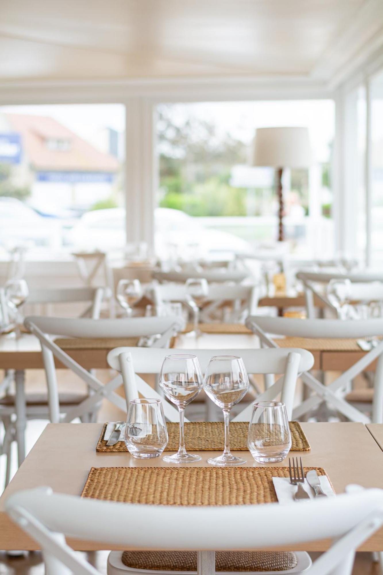 Hotel De La Plage Courseulles-sur-Mer Exteriör bild