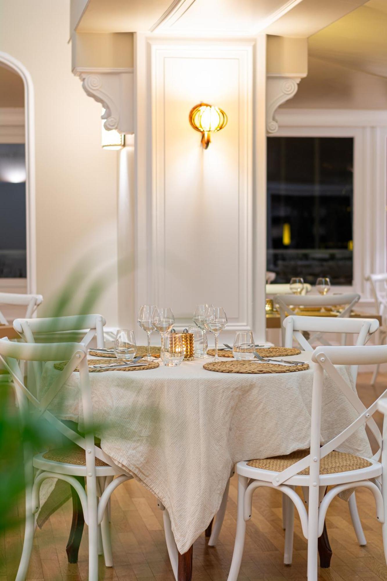 Hotel De La Plage Courseulles-sur-Mer Exteriör bild