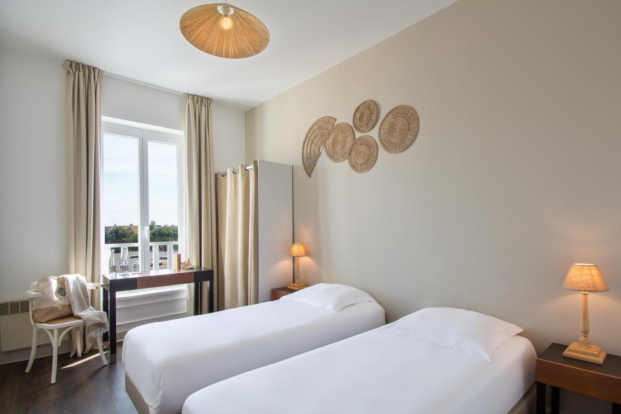 Hotel De La Plage Courseulles-sur-Mer Exteriör bild