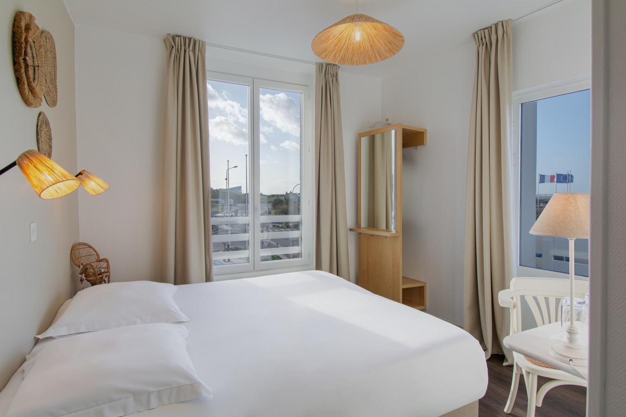 Hotel De La Plage Courseulles-sur-Mer Exteriör bild